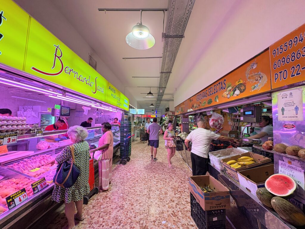 Mostenses Market when opens madrid