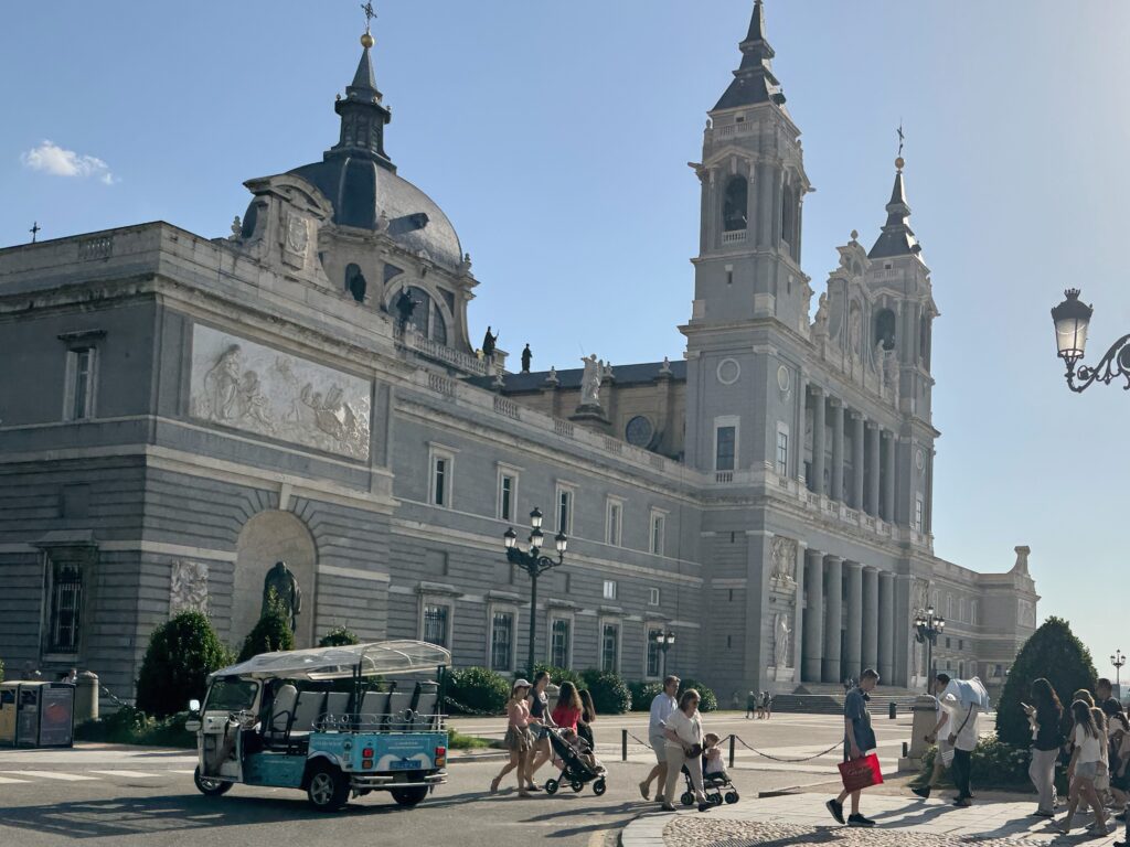 tuk tuk madrid city guide with GET YOUR GUIDE 